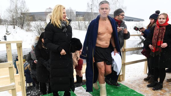 Посол США в РФ Джон Хантсман во время купания в купели Новоиерусалимского мужского монастыря в Московской области. 21 января 2018