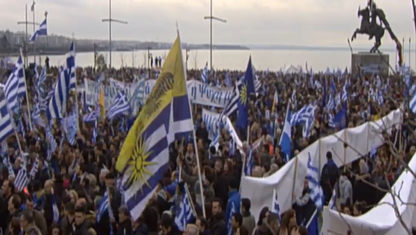 Скриншот видео митинга в Салониках