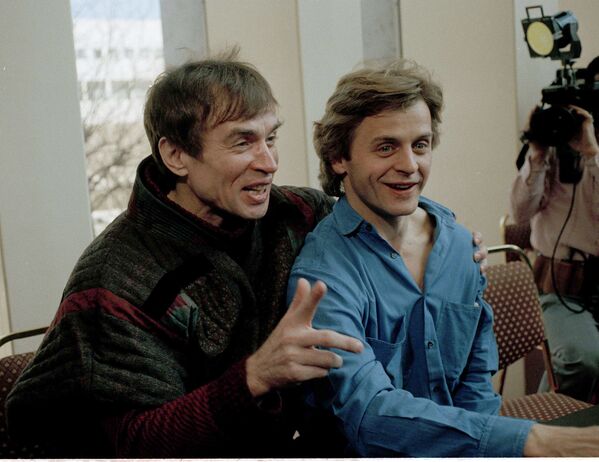 Рудольф Нуреев и Михаил Барышников на пресс-конференции в Нью-Йорке