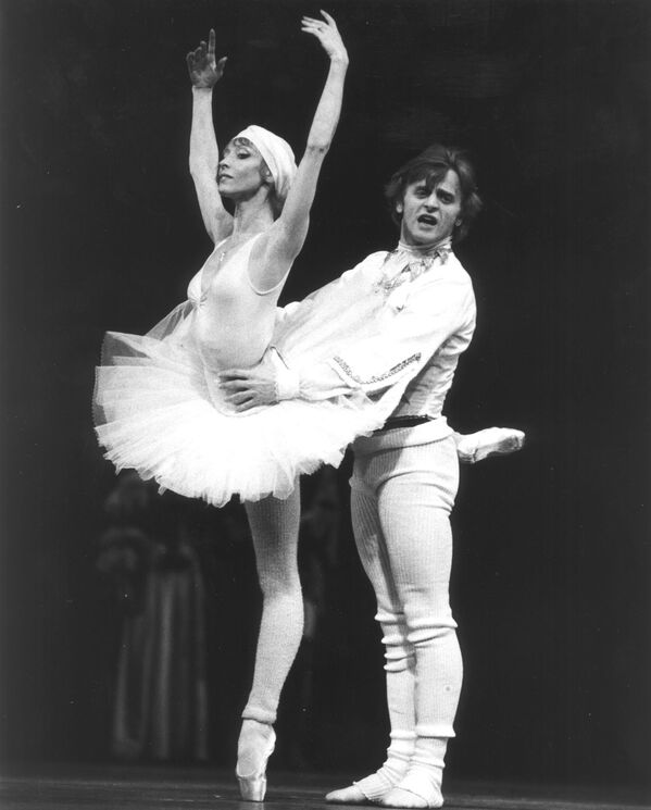 Михаил Барышников и Наталья Макарова во время генеральной репетиции Спящей красавицы в Метрополитен-опере в Нью-Йорке, 1981 год.