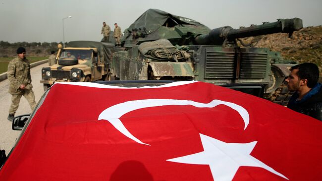 Турецкая военная техника в районе границы между Турцией и Сирией. Архивное фото