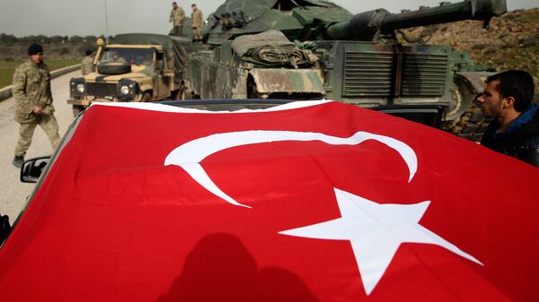 Турецкая военная техника в районе границы между Турцией и Сирией