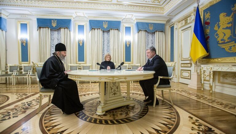 Встреча президента Украины Петра Порошенко с предстоятелем УПЦ МП митрополитом Онуфрием и представителем президента Украины в Трехсторонней контактной группе Ириной Геращенко 20 января 2018 года. Встреча президента Украины Петра Порошенко с предстоятелем УПЦ МП митрополитом Онуфрием и представителем президента Украины в Трехсторонней контактной группе Ириной Геращенко 20 января 2018 года.