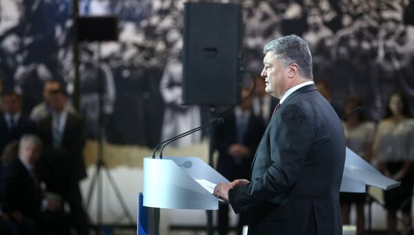Президент Украины Петр Порошенко выступает на мероприятиях по случаю Дня соборности Украины и 100-летия провозглашения независимости УНР