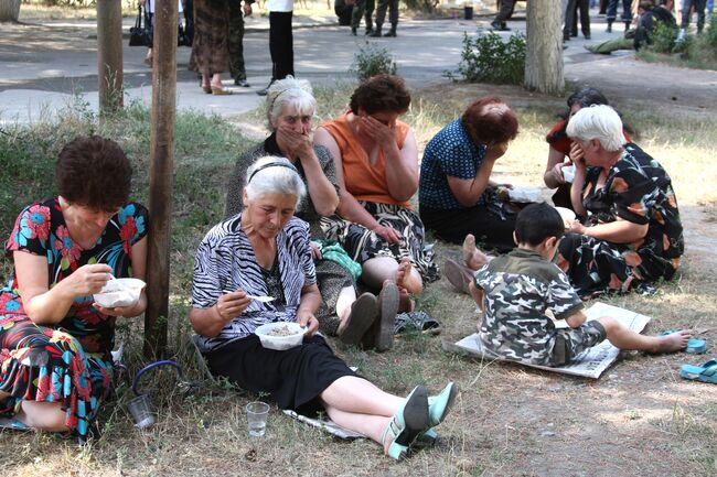 На улице города Цхинвали. Архив