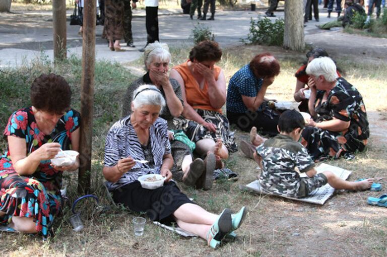 На улице города Цхинвали. Архив