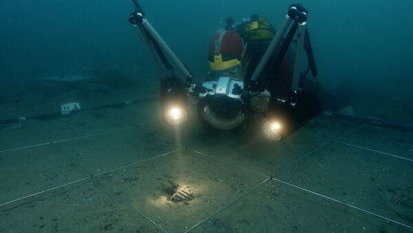 Подводные археологи за работой. Архивное фото
