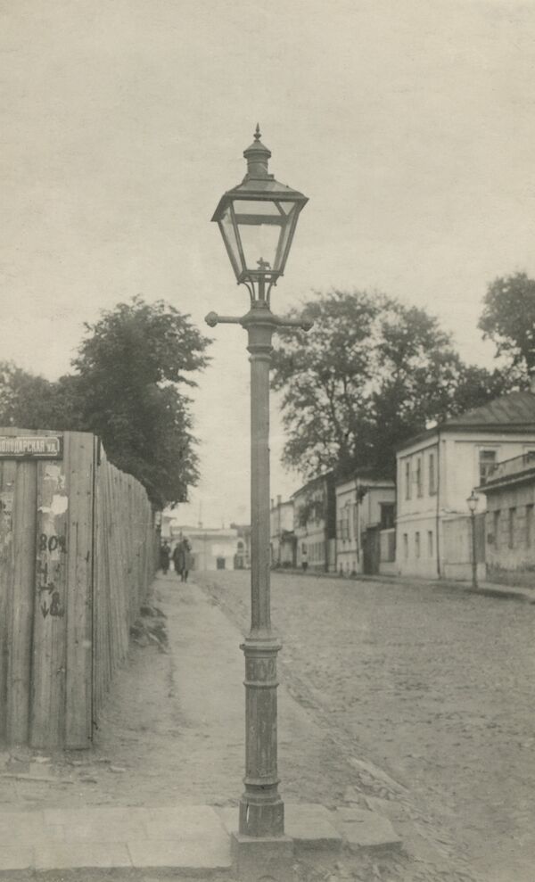 Газовый фонарь на улице Володарского.