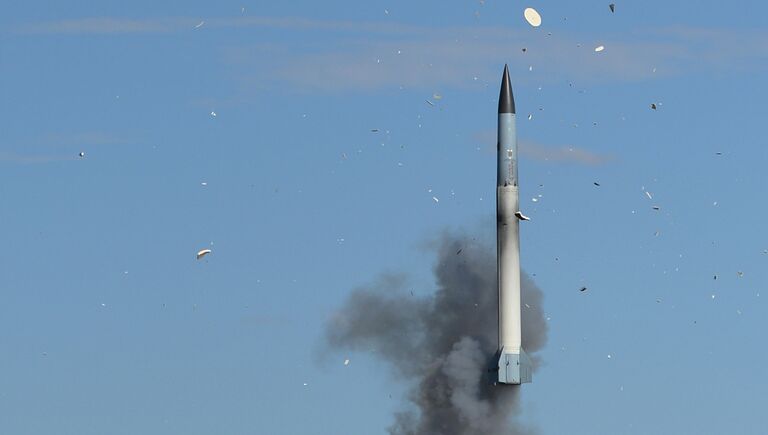 Пуск ракет зенитными ракетными системами С-400 Триумф во время Международных военных учений Боевое содружество на полигоне Ашулук в Астраханской области