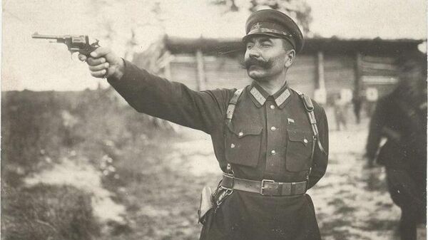 Семен Буденный стреляет из револьвера. 1920 год