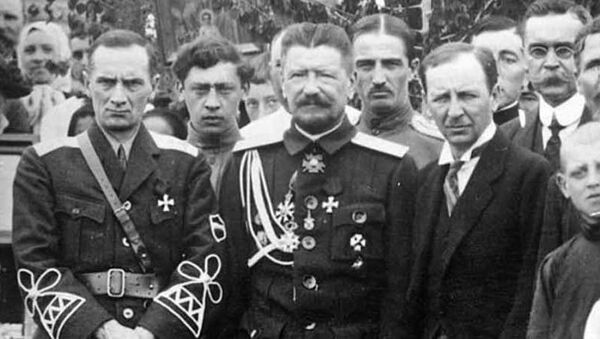 Адмирал А. В. Колчак, генерал М. М. Плешков, генеральный консул Попов. Харбин, лето 1918 года
