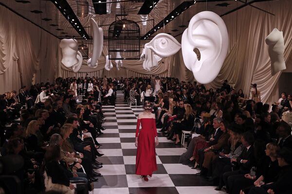 Показ коллекции Christian Dior в рамках Недели высокой моды в Париже