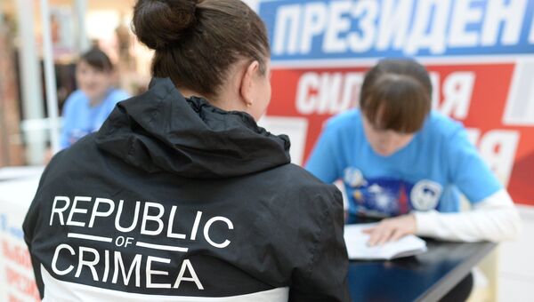 Сбор подписей в поддержку выдвижения Владимира Путина на президентских выборах 2018 года в Симферополе