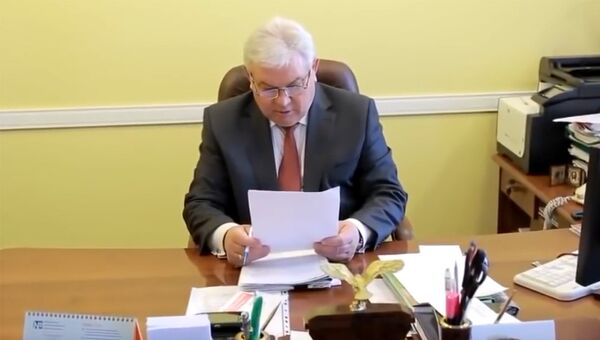 Министр лесного хозяйства Оренбургской области Виктор Тонких на стоп-кадре из видео, снятого чиновниками министерства