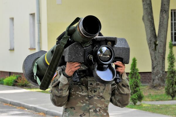 Американский переносной противотанковый ракетный комплекс (ПТРК) Javelin Американский переносной противотанковый ракетный комплекс (ПТРК) Javelin