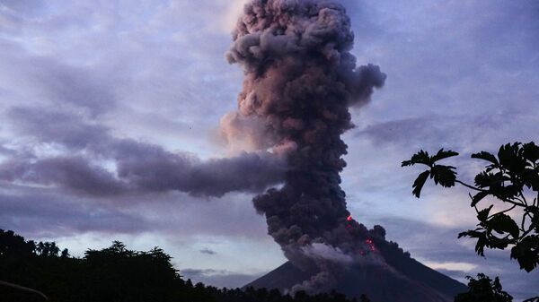 Извержение вулкана Майон, Филиппины.  Архивное фото