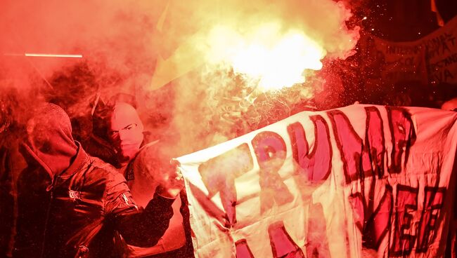 Участники митинга в Цюрихе в протест поездки Дональда Трампа на Всемирный экономический форум в Давосе. 23 января 2018