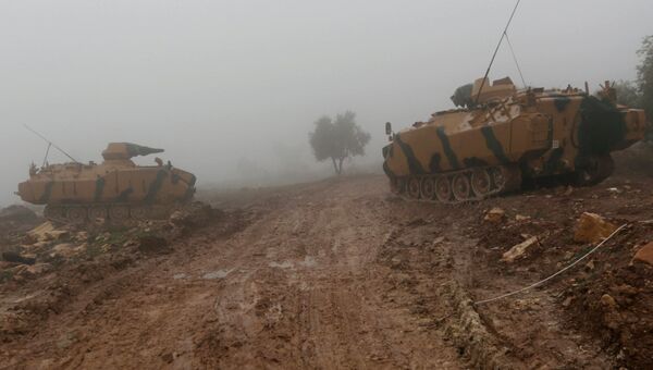 Турецкие военные танки к северо-востоку от Африна, Сирия. архивное фото