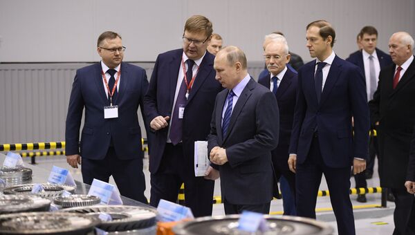 Президент РФ Владимир Путин во время посещения ПАО Объединённая двигателестроительная корпорация – Уфимское моторостроительное производственное объединение. 24 января 2018