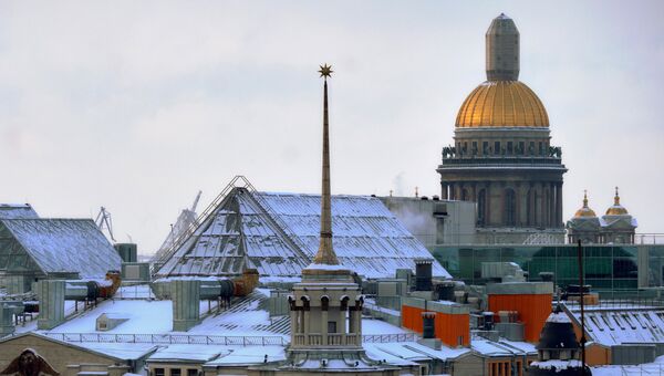 Вид на Исаакиевский собор в Санкт-Петербурге