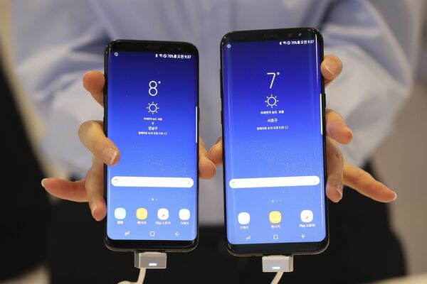 Демонстрация моделей Samsung Electronics Galaxy S8 и S8 + в Сеуле, Южная Корея Демонстрация моделей Samsung Electronics Galaxy S8 и S8 + в Сеуле, Южная Корея
