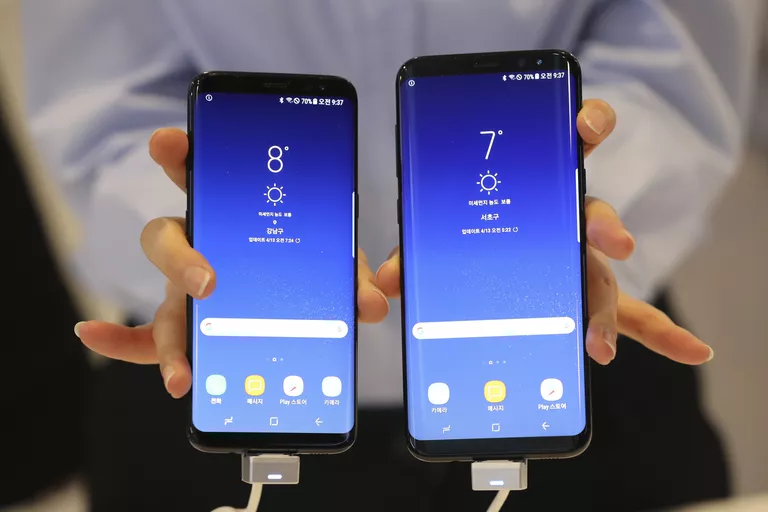Демонстрация моделей Samsung Electronics Galaxy S8 и S8 + в Сеуле, Южная Корея Демонстрация моделей Samsung Electronics Galaxy S8 и S8 + в Сеуле, Южная Корея