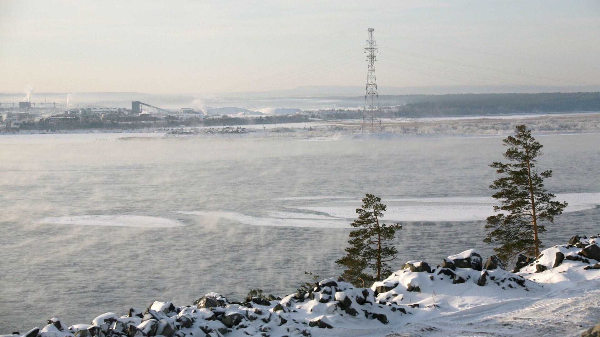 Вид на реку Ангара в нижнем бьефе Богучанской ГЭС - РИА Новости, 1920, 10.01.2022