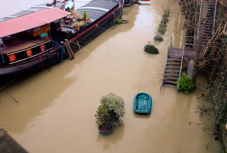 Резкий рост уровня воды в Сене, из-за прошедших ливневых дождей