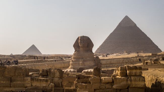 Сфинкс и пирамиды в Эль-Гизе. Архивное фото