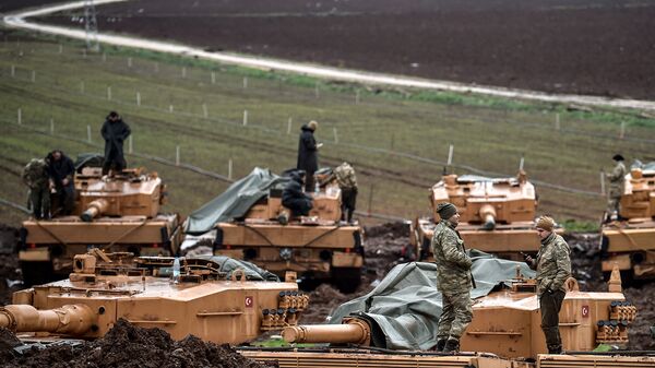 Турецкие военные вблизи сирийской границы в провинции Хатай