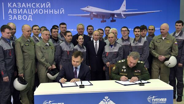 Церемонии подписания государственного контракта между министерством обороны РФ и ПАО Туполев о поставках модернизированных стратегических ракетоносцев Ту-160М. 25 января 2018