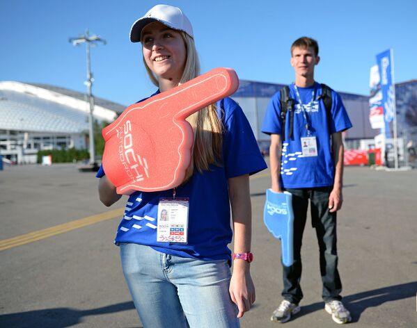 Волонтеры российского этапа чемпионата мира по кольцевым автогонкам в классе Формула-1 в Сочи