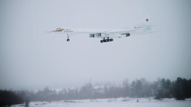 Модернизированный стратегический ракетоносец Ту-160М. Архивное фото