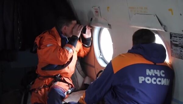 Спасатели ведут поиск пропавшего в Японском море судна Восток. Съемка МЧС