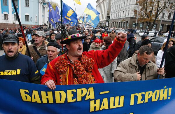Во время марша националистов в честь годовщины Украинской повстанческой армии (УПА) в Киеве Во время марша националистов в честь годовщины Украинской повстанческой армии (УПА) в Киеве