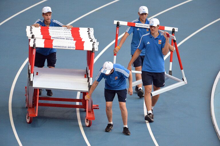 Приходится не только изучать схему конкретного стадиона и расположение гостиниц для сборных в городе N