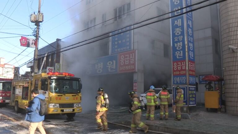 Пожар в больнице в Южной Корее. Кадры с места ЧП Пожар в больнице в Южной Корее. Кадры с места ЧП