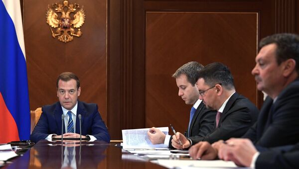 Председатель правительства РФ Дмитрий Медведев проводит совещание о расширении доступа к услугам связи в РФ. 26 января 2018