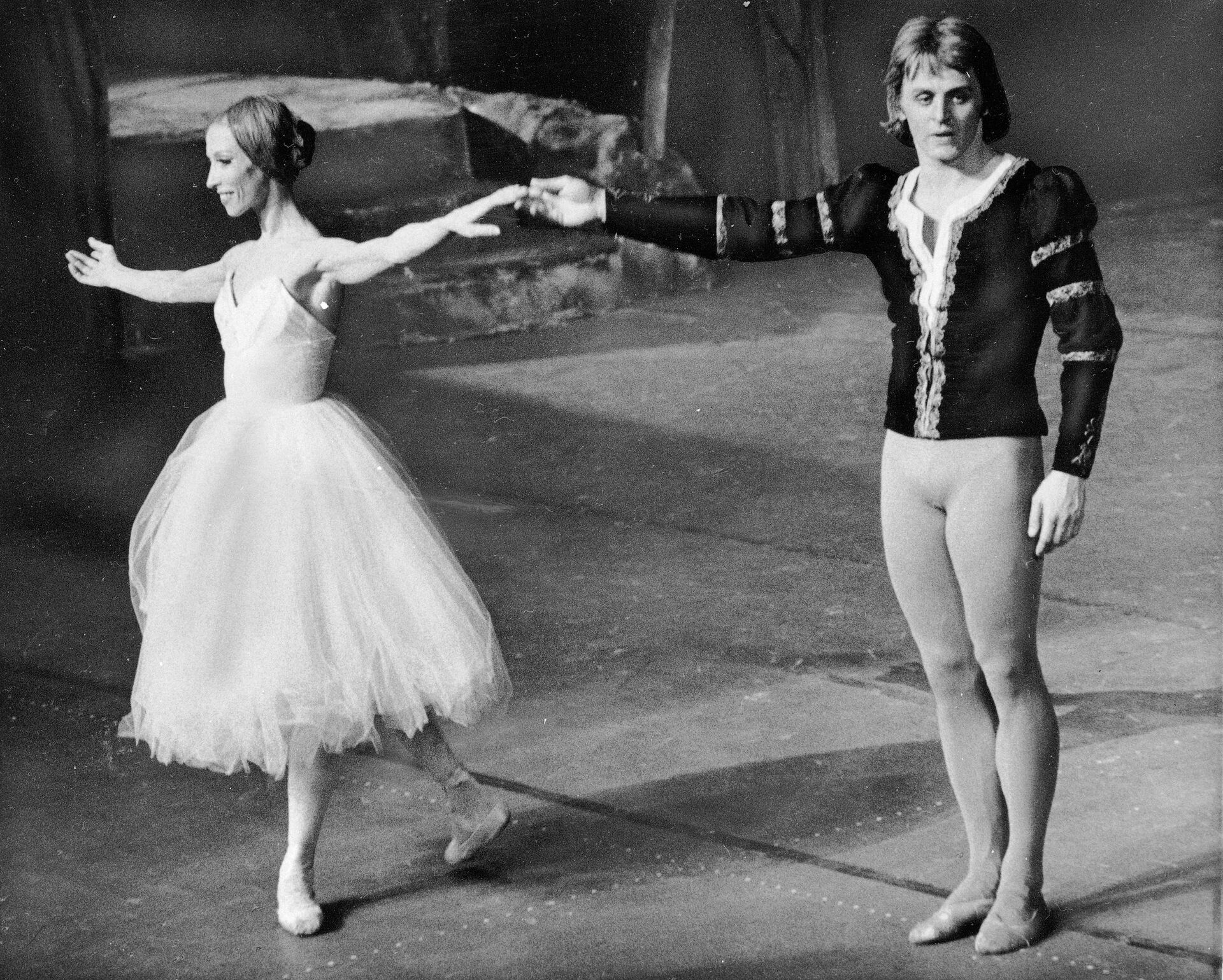 Наталья Макарова и Михаил Барышников в сцене из балета Жизель в Нью-Йорке - РИА Новости, 1920, 26.01.2021