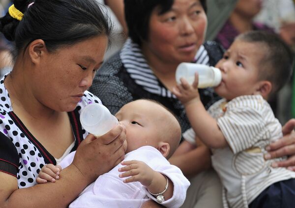 Отравление детей некачественным молоком в Китае  