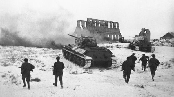 Советские бойцы атакуют немецкий опорный пункт. Великая Отечественная война (1941-1945)
