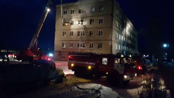 На месте пожара в здании семейного общежития в поселке Новоомский. 28 января 2018