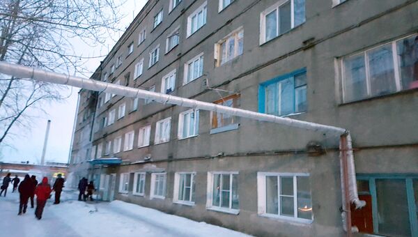 На месте пожара в здании семейного общежития в поселке Новоомский. 28 января 2018