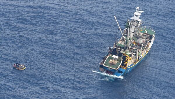 Лодка с семью пассажирами пропавшего парома в Тихом океане. 28 января 2018