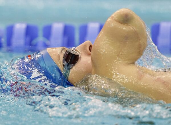 Россиянка Анна Венгеровская во время паралимпийских соревнований пловцов