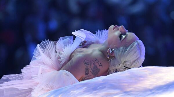 Леди Гага во время выступления на 60-й церемонии Грэмми. 28 января 2018 года