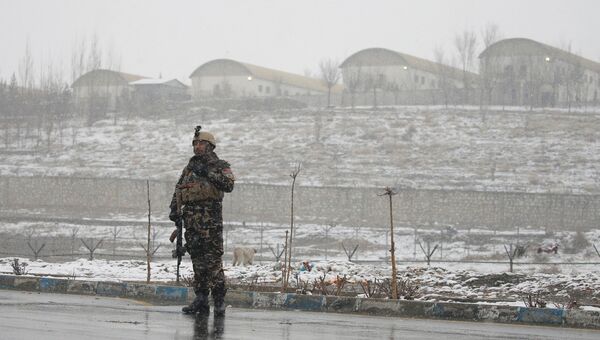 Сотрудники афганской службы безопасности возле военной академии в Кабуле, где произошел взрыв. 29 января 2018