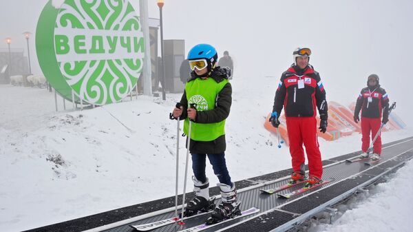 Спортсмены на горнолыжном курорте Ведучи в Итум-Калинском районе Чеченской Республики. 26 января 2018