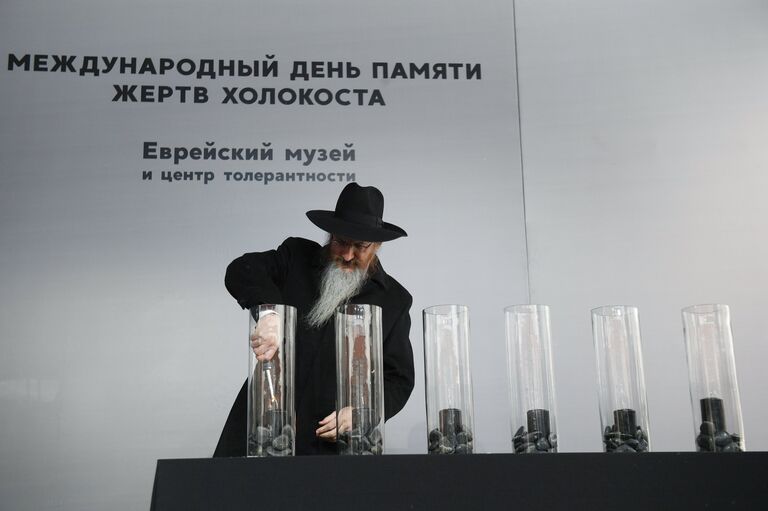 Главный раввин России Берл Лазар в Международный день памяти жертв Холокоста в Еврейском музее и центре толерантности в Москве. 29 января 2018 Главный раввин России Берл Лазар в Международный день памяти жертв Холокоста в Еврейском музее и центре толерантности в Москве. 29 января 2018