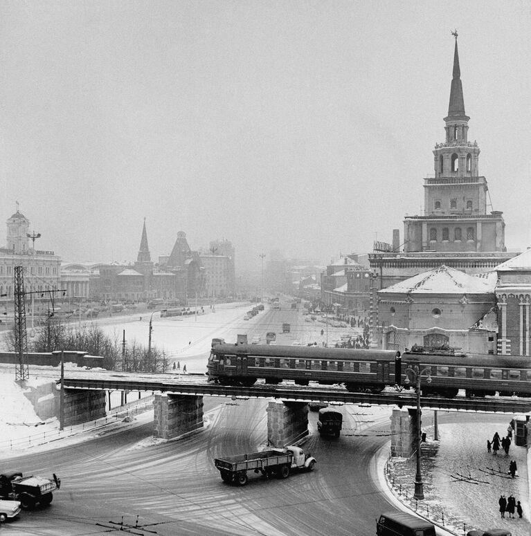 Комсомольская площадь в Москве